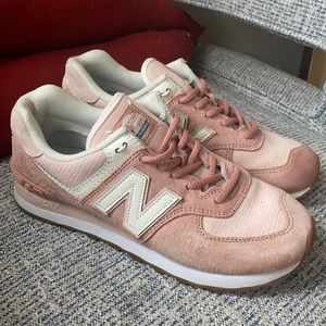 New balance pink suede sneaker